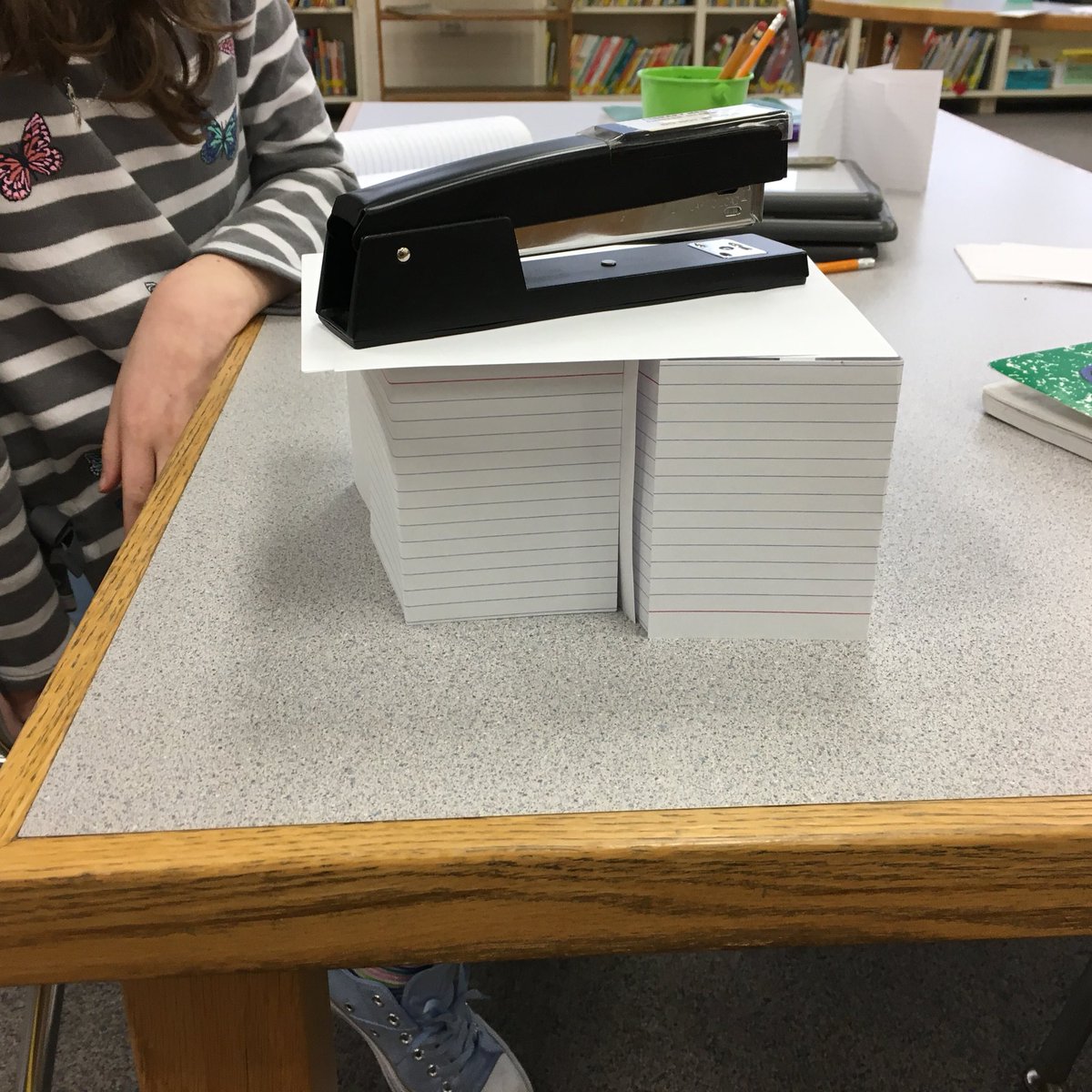 OWHolmesLibrary's tweet image. 5th graders rocked this design challenge. Index card bridge that supports a stapler? No prob! #oakpark97 #libraries97