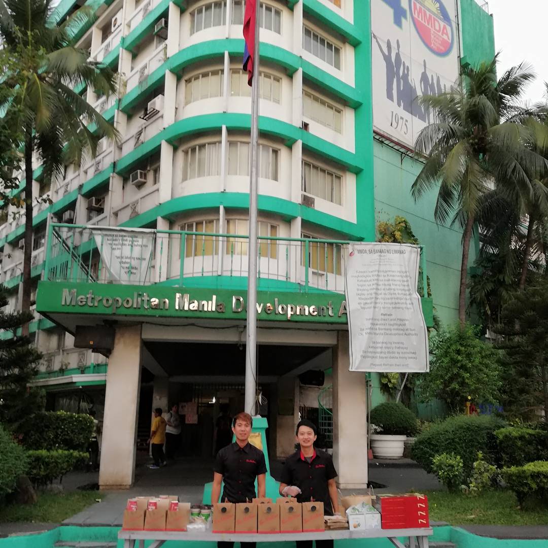 ThisIsLuLu's tweet image. Had a pretty good start to a good day serving good coffee, donuts &amp;amp; Timbits to the good guys. #timhortonsph #coffeelove #mmda