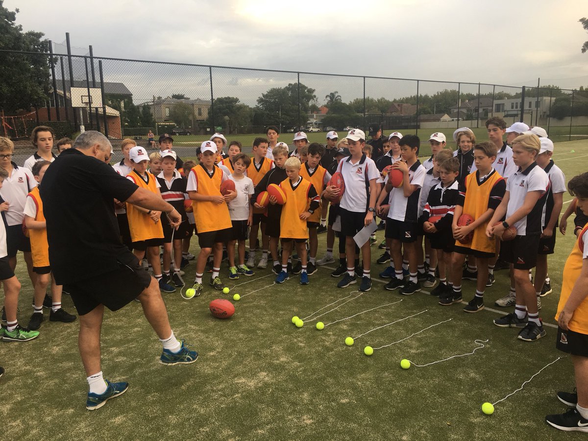 Lachiebuzz's tweet image. Great morning at kicking school with Premiership Coach Mark Williams! #develooment @XC_Sport