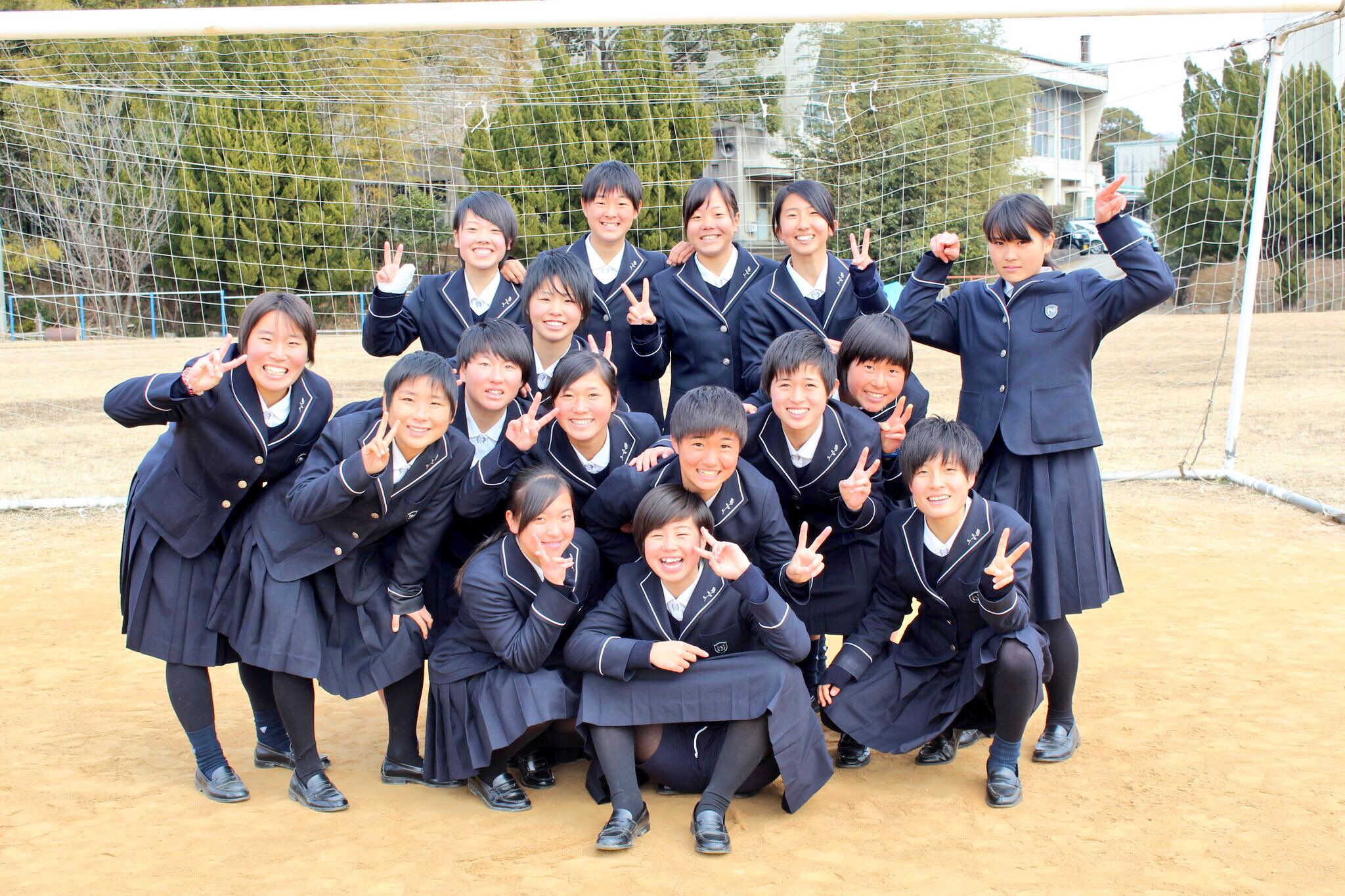Twitter 上的 金平莉紗 2 日ノ本学園高等学校 卒業 ほんとにほんとに大好きな人達に出逢えた 最高な経験をできた事 悔しい思いをした事 日ノ本だったからこそできた 素晴らしい環境でサッカーできた幸せ 素晴らしい人達に出逢えた幸せ 3年間ありがとう