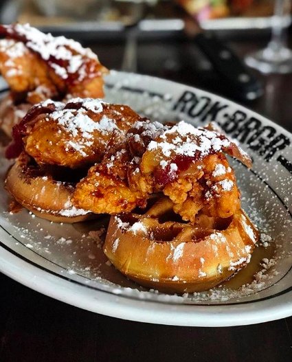 spoon_fiu's tweet image. We guarantee this will ROK your world 🎸#friedchickenwaffle 📸: @eatwith.steph #spoonuniversity #spoonfiu #spoonfeed #spooncommunity #waffle #wafflehouse #friedchicken