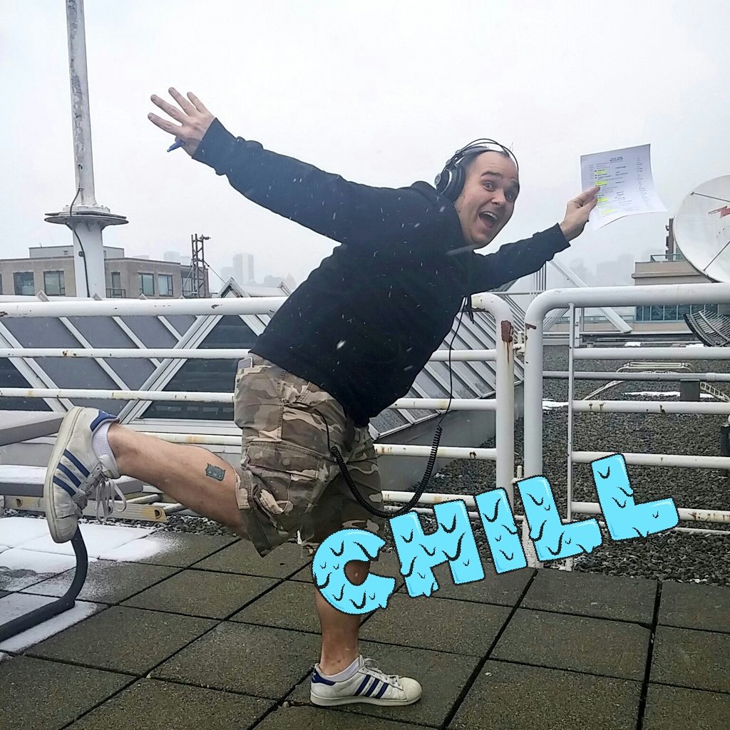 Know what happens when you brag about wearing shorts in the snow?? The boss kicked @KennyOnJACK out of the studio and onto the rooftop!