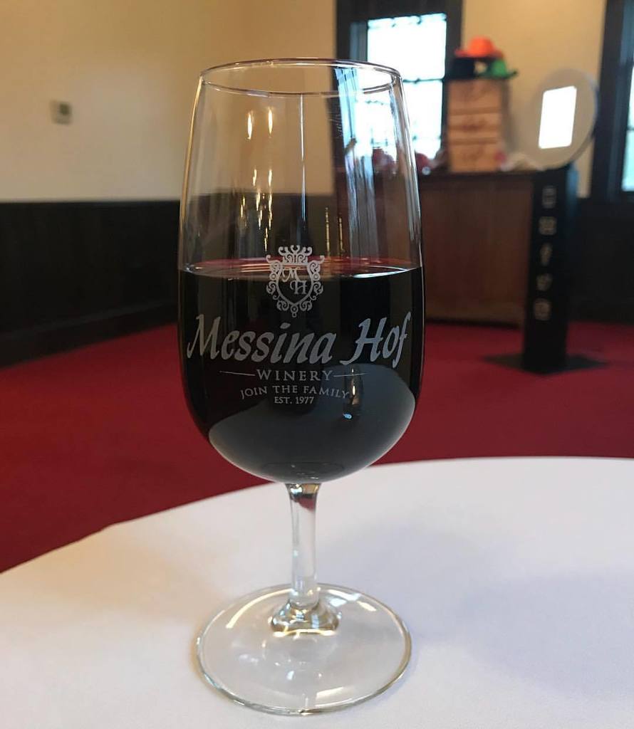 TexasPhotoBooth's tweet photo. #GrapevineCVB #WineDownWednesday @messina_hof @visitgrapevine #MessinaHof #GrapevineTX .

.

.

.

.

.

.

.

#photobooth #photoboothfun #photoboothrental #photoboothdfw #dallasphotobooth #dfwphotobooth #photoboothdallas #partyrental #texasphotobooth #texasphotoboothcompany… https://t.co/LG6g11DRkB