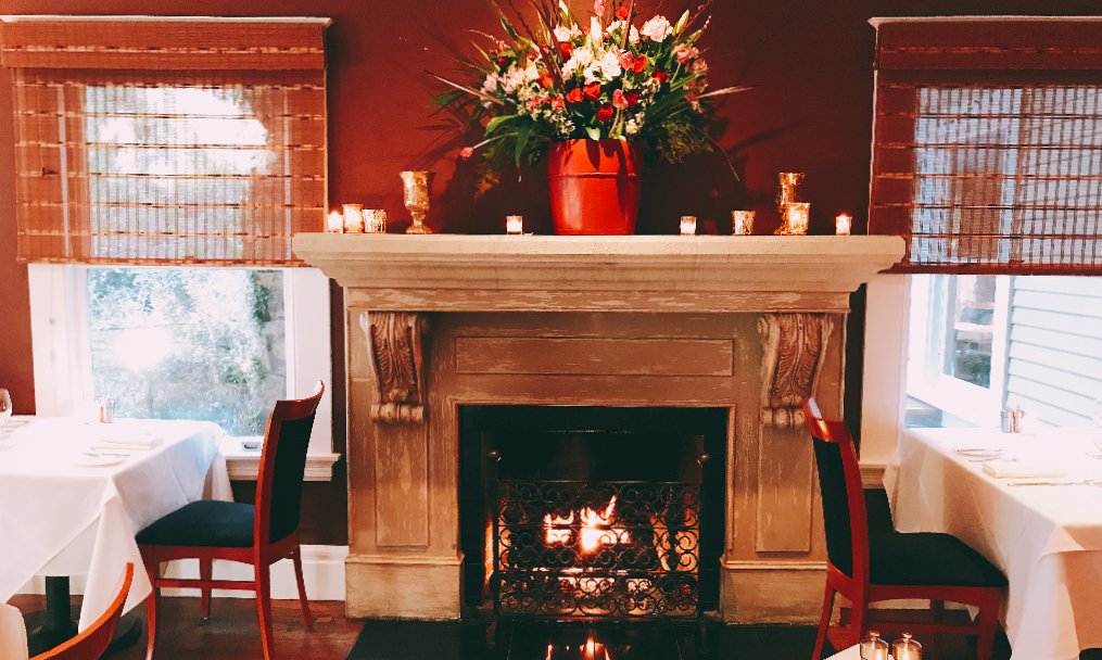 wrhotelrestspa's tweet photo. The Towne House dinning room ready for romance, wine and an amazing culinary experience. #dinelodi https://t.co/0TrleitYN3