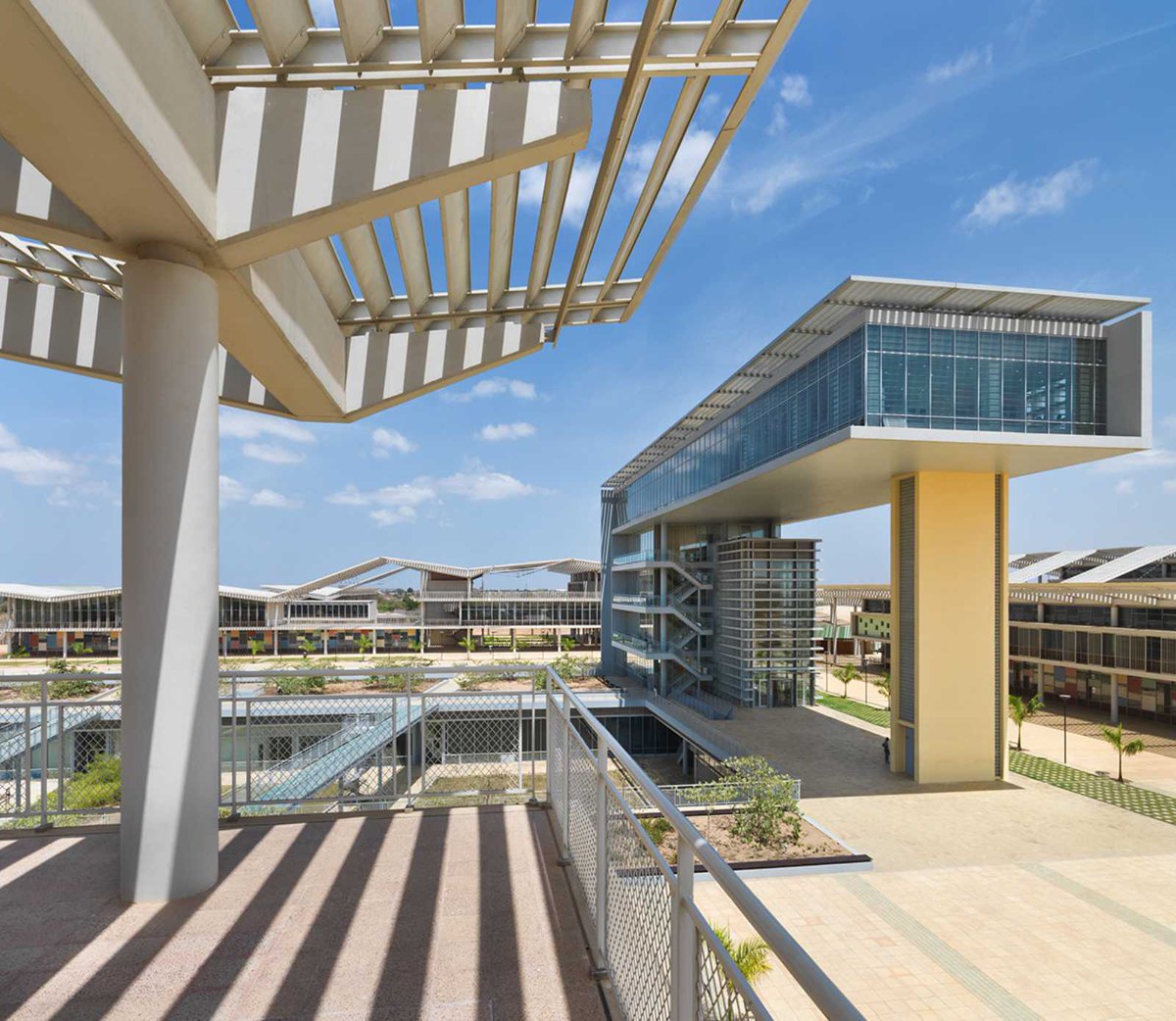 jeymasa's tweet image. Université d’ #Angola projet architecturale d’une des plus grandes compagnies d’architecture @perkinswill ! Le genre de campus qui te donne envie de vivre au campus. #Afritecture que j’apprécie 💡