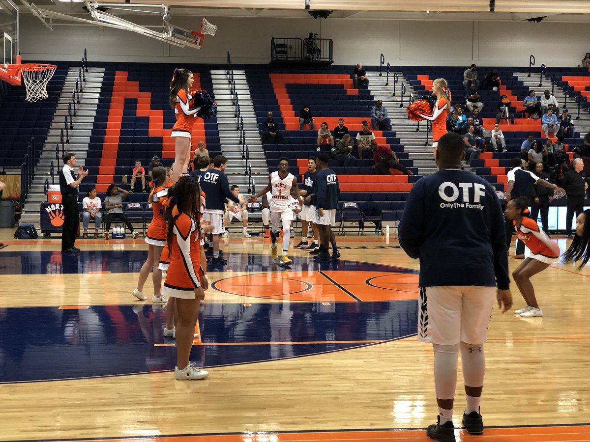 coachmcvey14's tweet photo. Game time!  Good luck!  @NorthBoysBball @NSHSWolverines https://t.co/5YIMtA6UDc