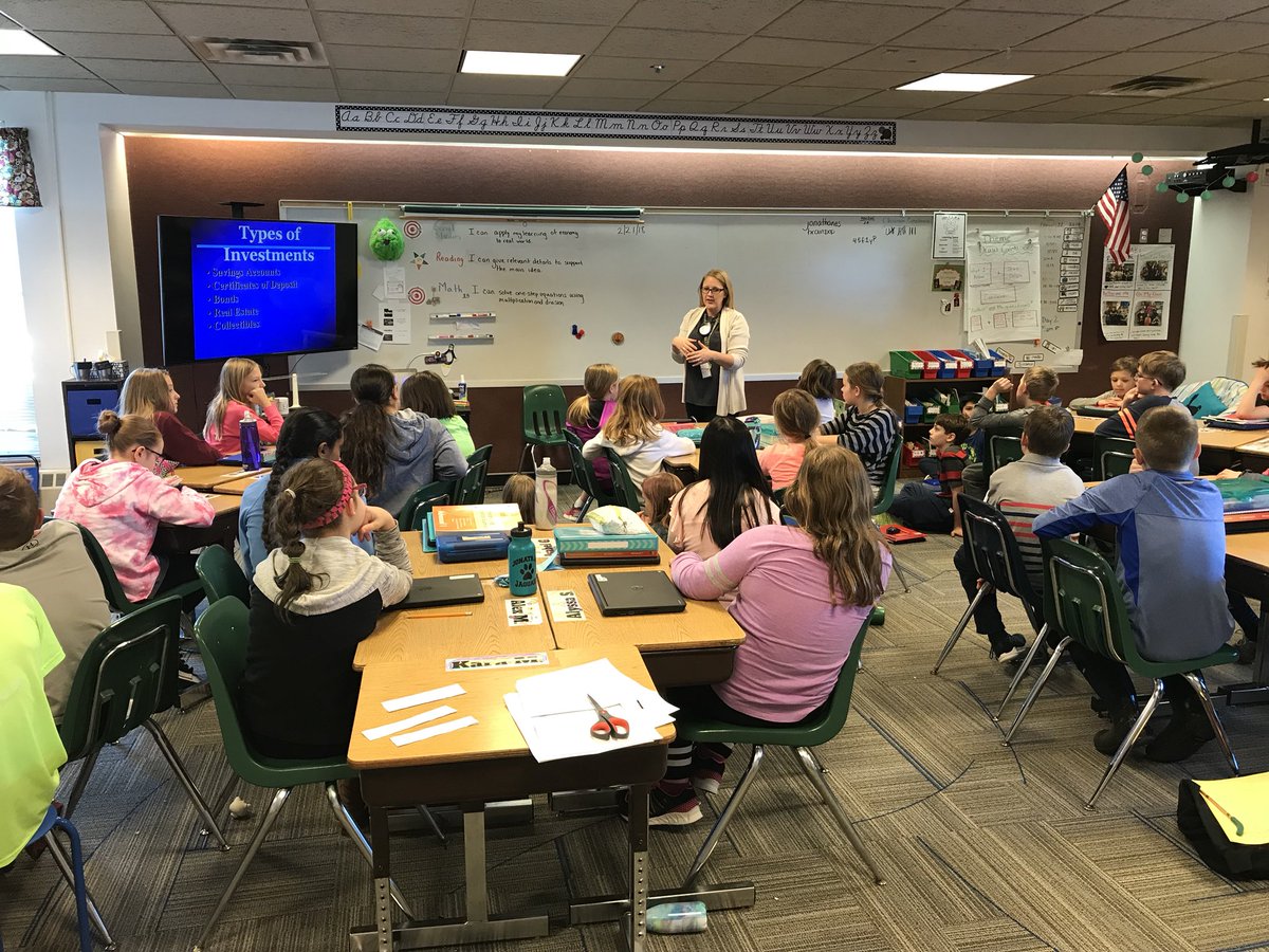 MrsStrigle's tweet photo. Learning about the Stock Market! Students will be applying their learning to real world application. Thank you Mrs. Oster for helping us get started! #PreAlgebraRocks @OsterChris https://t.co/vFRzzw737R