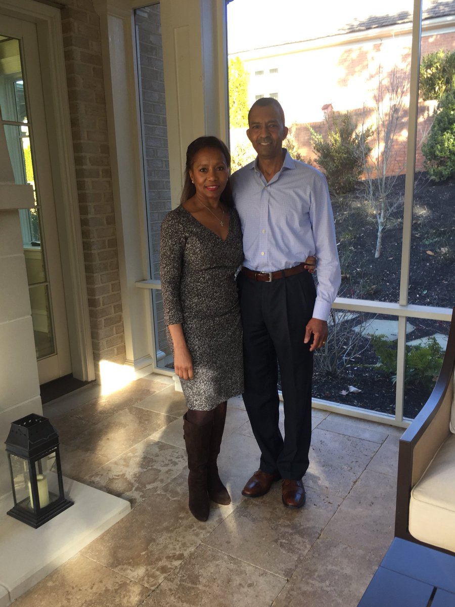 JDRFCVC's tweet image. The 18th Annual JDRF Gala is only days away! We couldn’t be happier with the amazing dedication and energy our Chairs have put into this incredible event! Thank you to Doctors Ethnie &amp;amp; Mark Jones, we cannot wait to celebrate with you Saturday! #pastpresentfuture