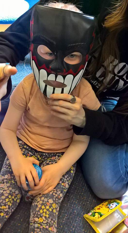ashleyjstyles's tweet photo. My 4 Year Old Daughter loves her Demon King mask.
What do you think @FinnBalor
#YorkshireDemonQueen #FinnIsOver #DemonKing https://t.co/xEgyHuOhhr