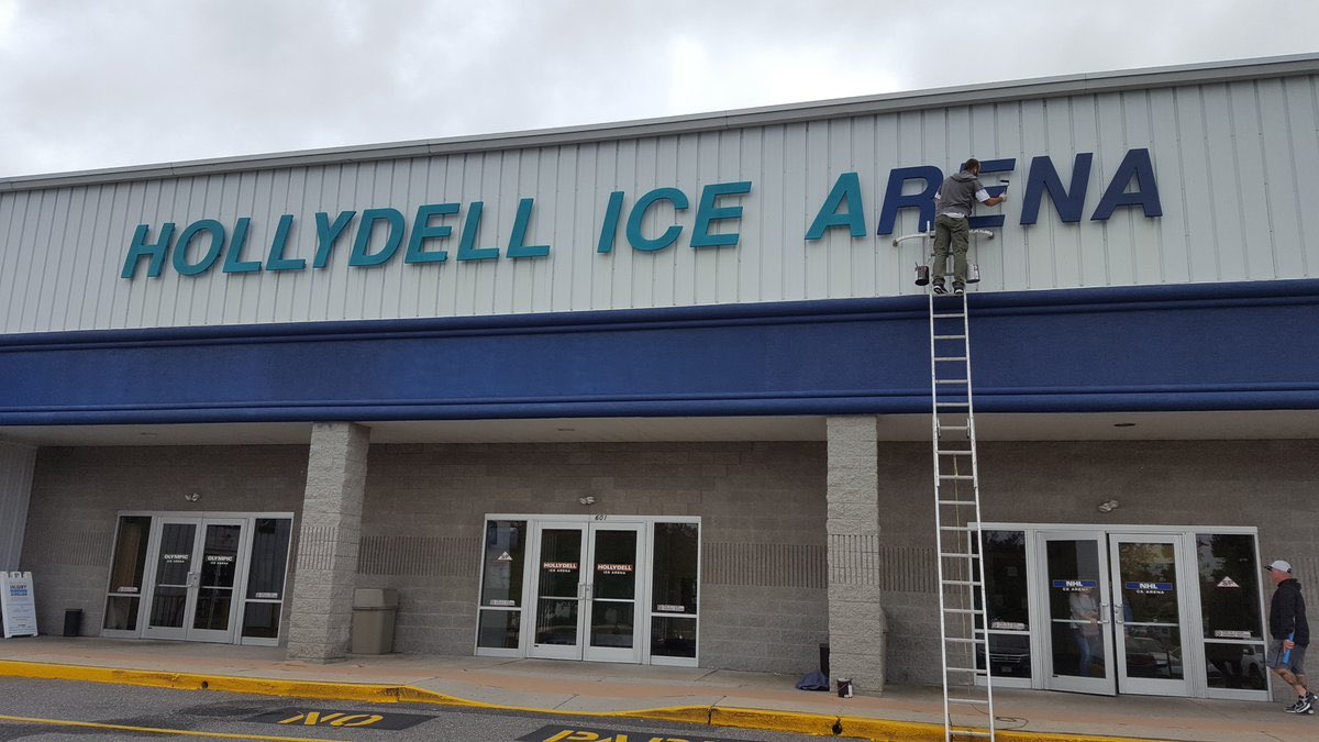 easticehockey's tweet image. Just over 48 hours until Cougar Country invades Hollydell Ice Arena. Show out on Friday as the boys fight for a spot in the Finals #HollandHajj #ChipChasing 🐾🏒