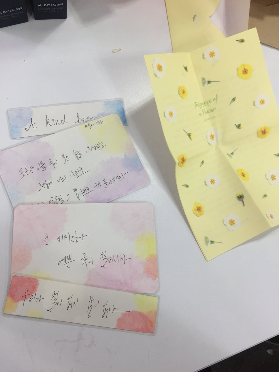 정성껏 고른 예쁜 편지지 만큼이나 어쩌면 말도 이렇게 예쁘게 하시는지. 덕분에 힘이납니다 오늘하루도 모두 화이팅!!