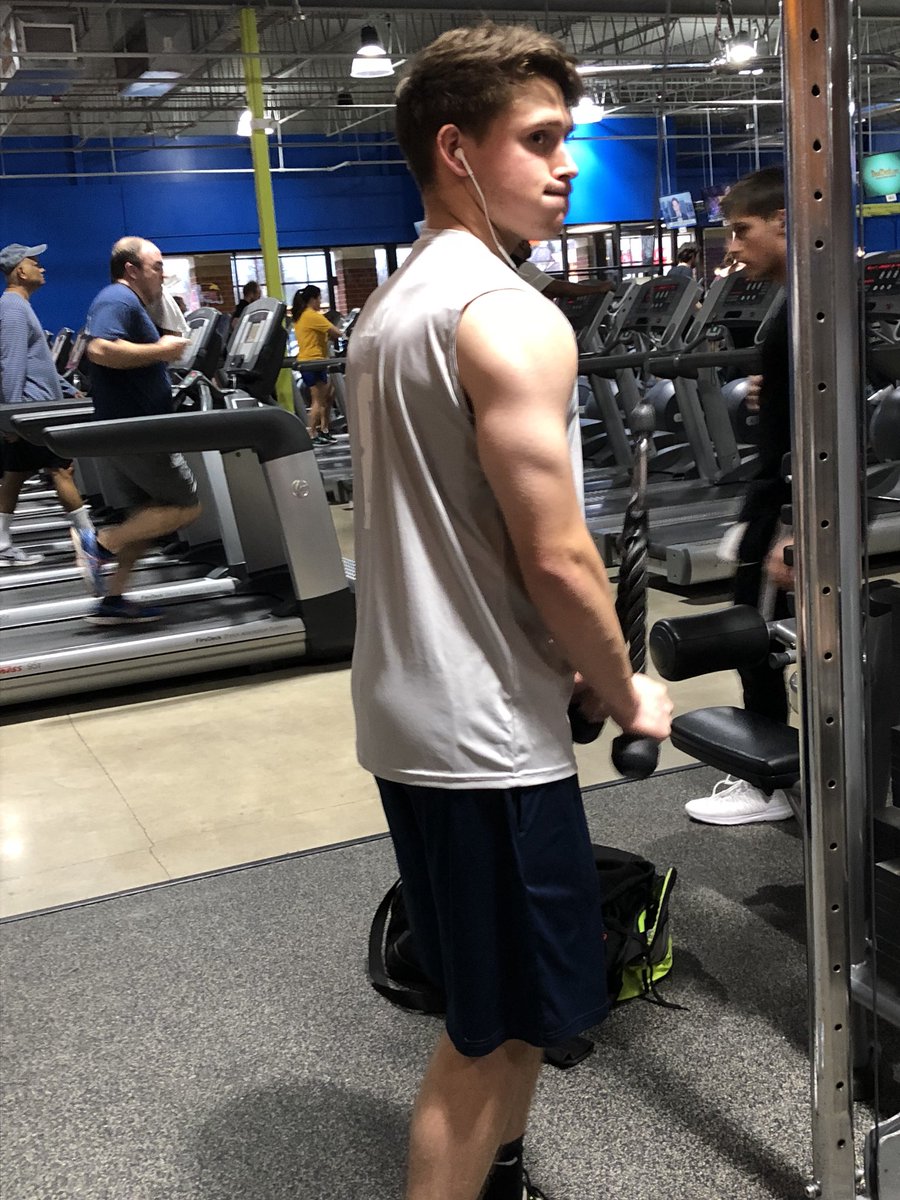 Rawdawgs3485's tweet photo. After a week of softness on pif @grant_baker4 back in the gym pumping iron #letsgetseriousnow #notsoftanymore #offszn https://t.co/BVnK8aScdr