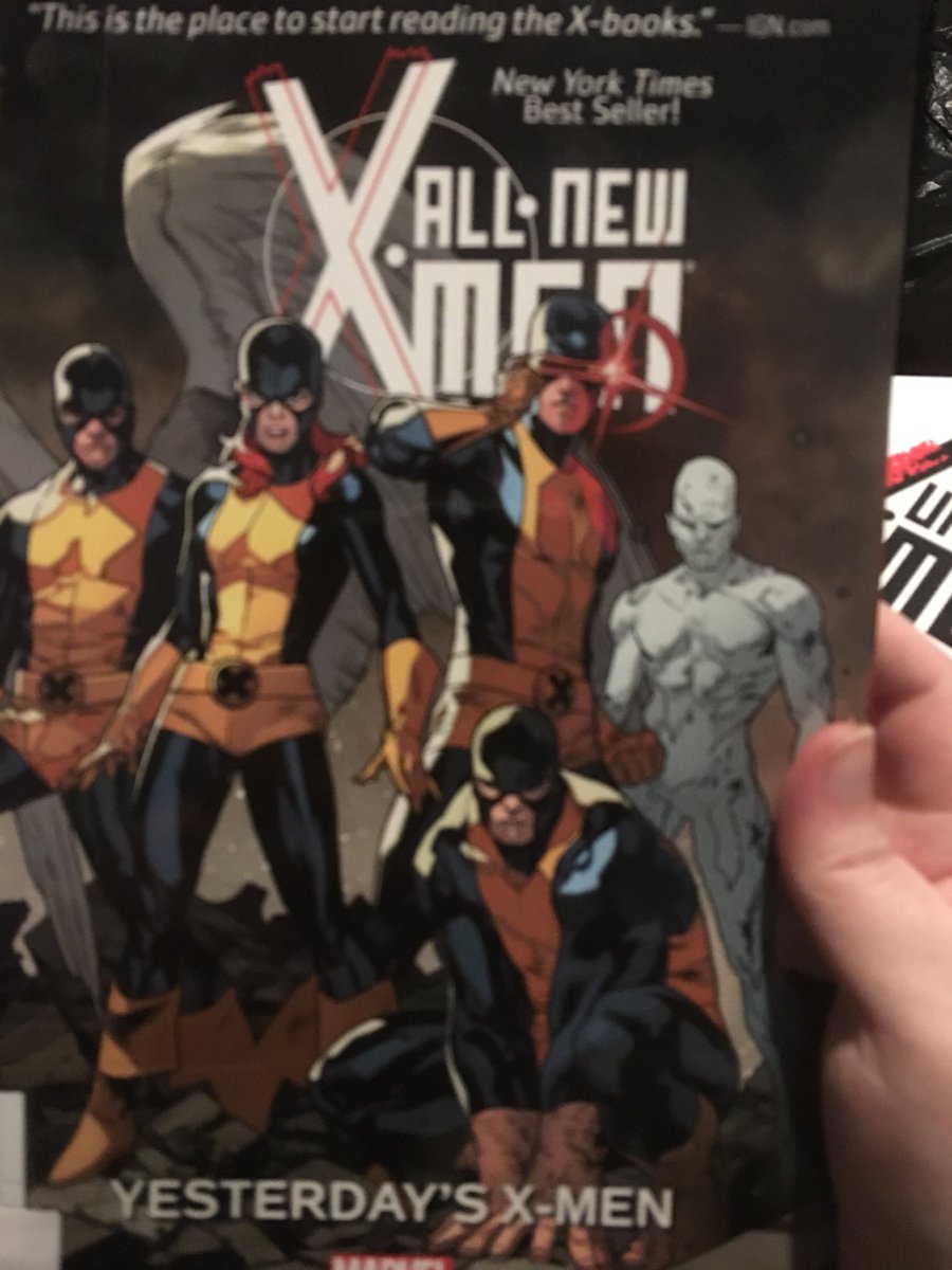 ClawedShiftARP's tweet image. //Got new comics from the library today. I’m happy