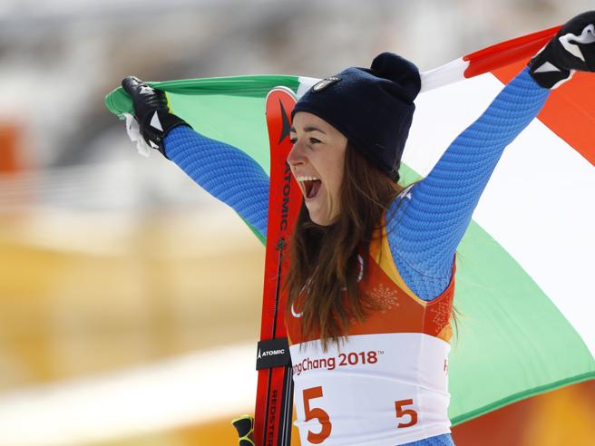 Corriere's tweet photo. Splendida  Goggia,  medaglia d'oro nella discesa. «Io, come   una samurai» Foto | Video... https://t.co/CzshjsEc5i https://t.co/DDpAtmfm3N