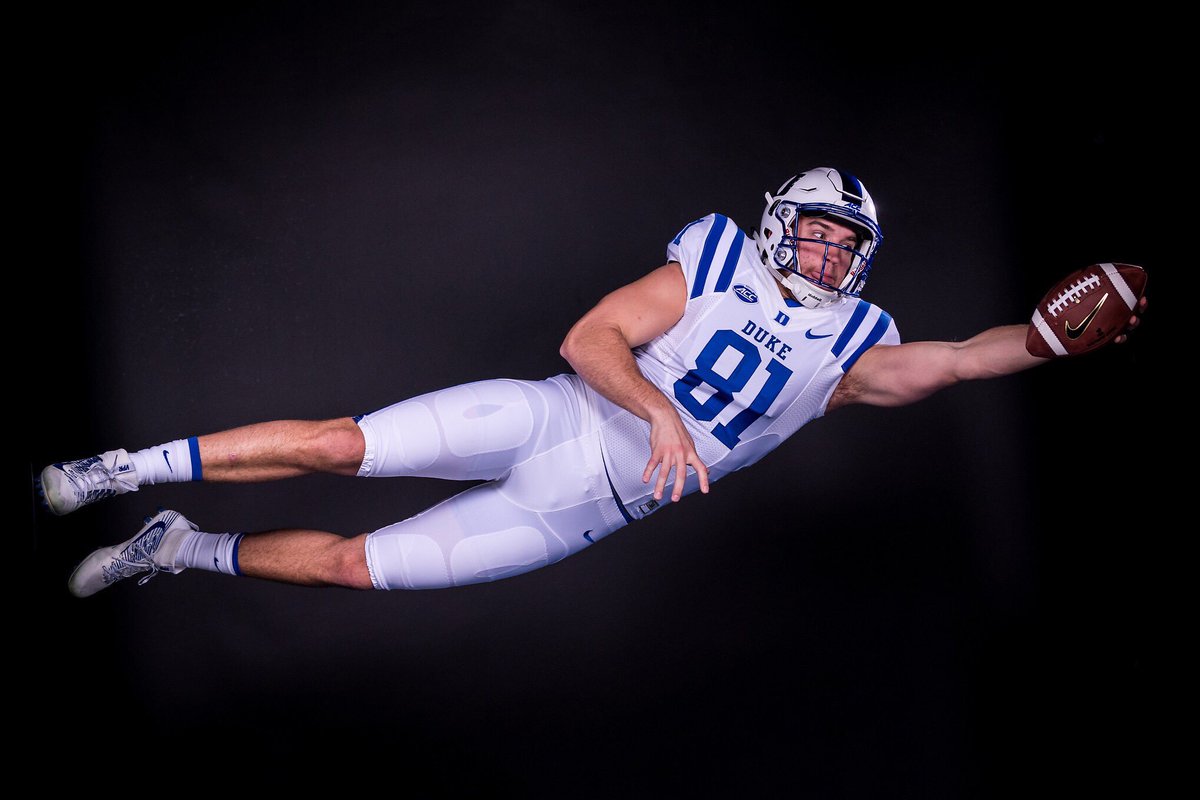 DukeFOOTBALL's tweet photo. 🔵😈
Our 2018 @DukeMKTG 📷  🔥 https://t.co/HnKl6RtBEC