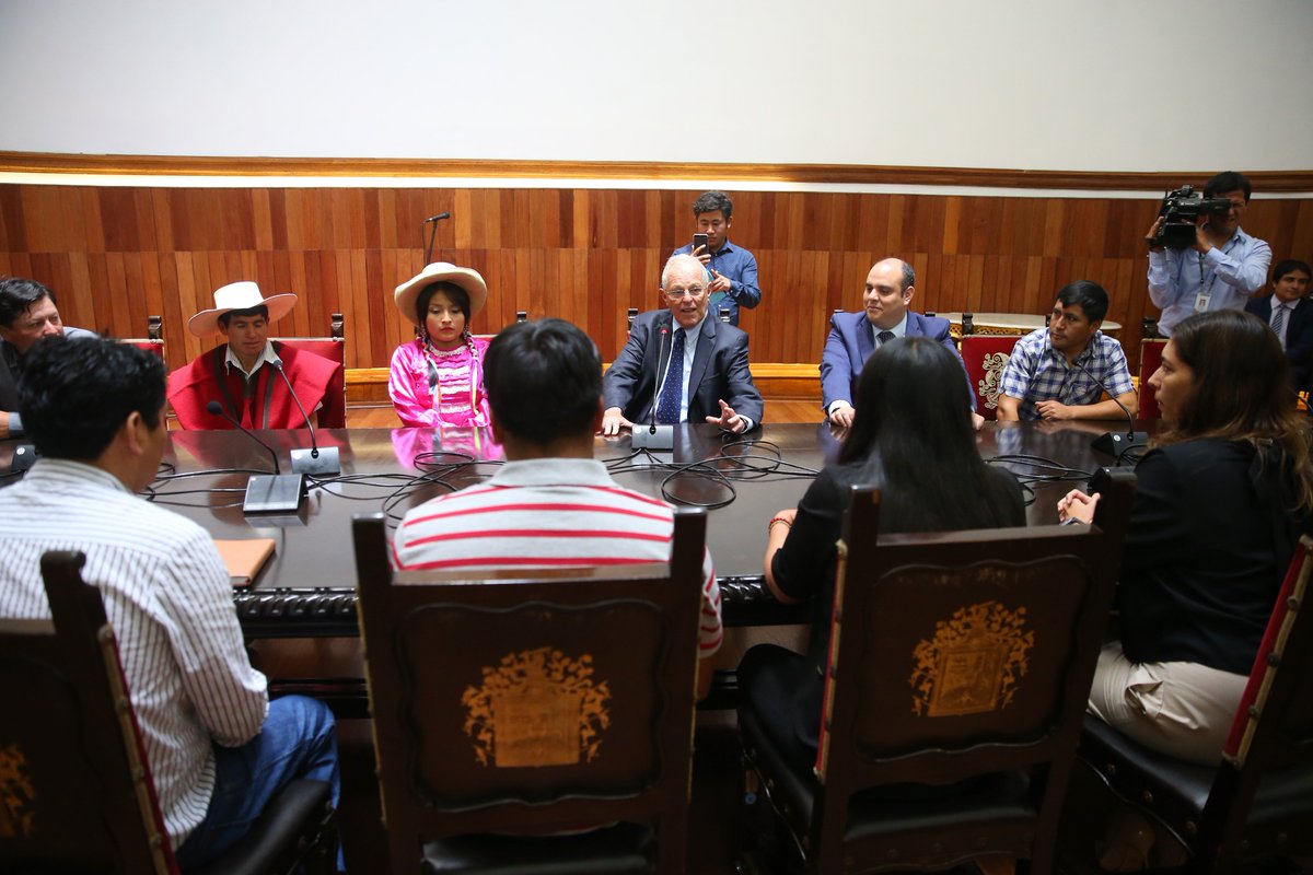 presidenciaperu's tweet photo. Luego de haberse adjudicado el megaproyecto minero Michiquillay (Cajamarca) a la empresa Southern Perú, el presidente de la República recibió en Palacio de Gobierno a las autoridades de la comunidad Michiquillay y La Encañada, de Cajamarca. https://t.co/fiX2oc4qxJ