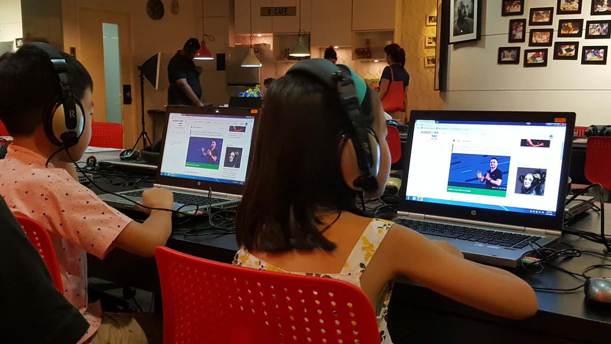 Rebeccathepsych's tweet image. Early exposure to computer coding.  Yay or nay? #coding #futurelanguage