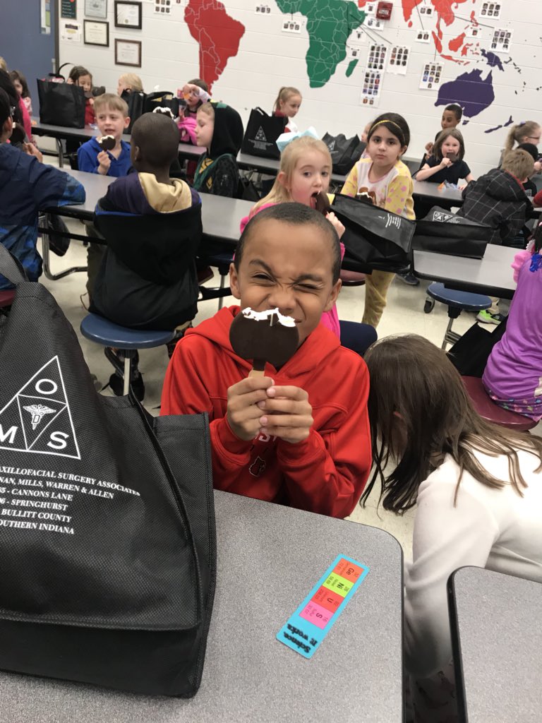 ThirdGradeFES's tweet photo. Books, blankets &amp; blizzards #WeArejCPS #fesworld https://t.co/u69DaicJYx