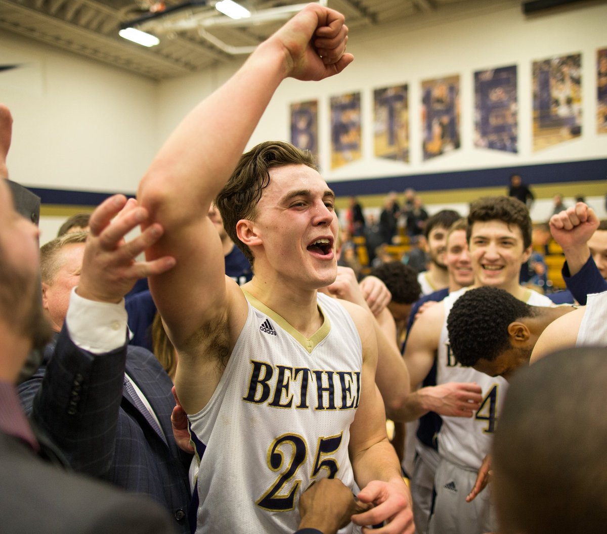 BethelRoyals's tweet photo. The #BURoyals ADVANCE!!
Bethel came back from an 11-point deficit with 10 minutes remaining and defeated Carleton in the #MIACMBB quarterfinals 71-66! #d3h https://t.co/qxTKnGe3VW
