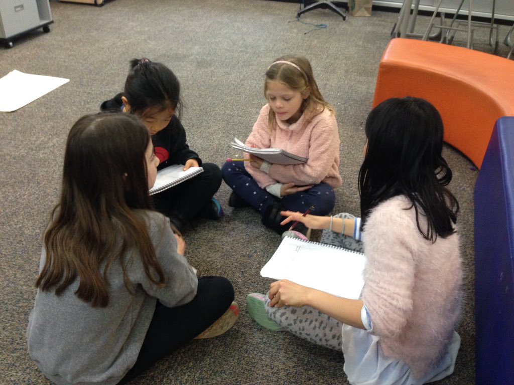 3Lkody's tweet photo. Learning about extreme weather from our jigsaw activity experts! https://t.co/dl7RWer6Gz
