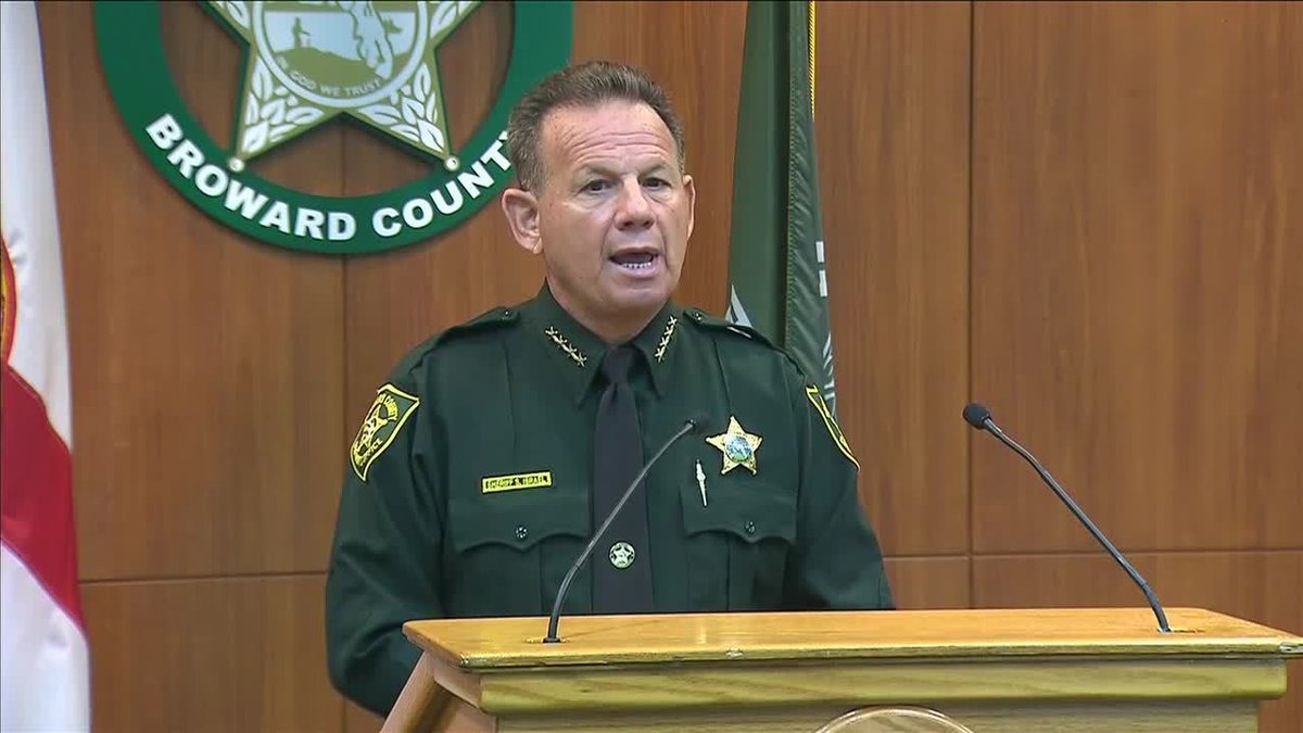 Broward sheriff to deploy deputies with rifles to local public schools bit.ly/2Gz5hZ4?utm_so… https://t.co/MThxzGwYH5