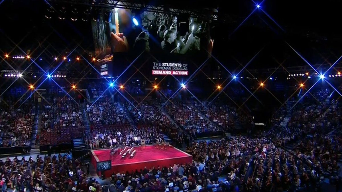 WATCH IT LIVE: Town hall with students, parents, lawmakers and an NRA spokeswoman  bit.ly/2GvCFzK?utm_so… https://t.co/U0qlD96rVG