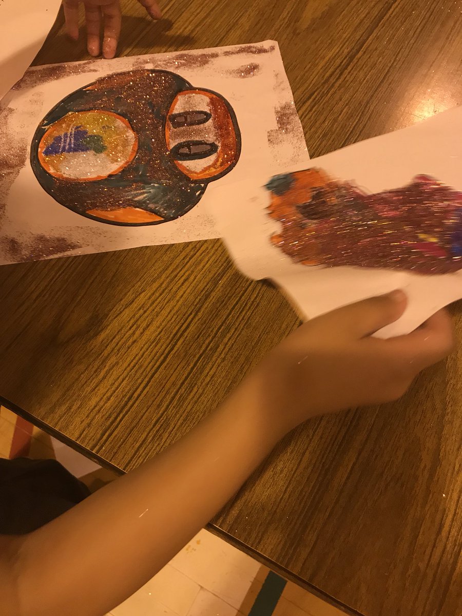 KavitaMNA's tweet photo. A little glitter goes a very long way. Younger students spend time drawing and sticking glitter with some glue at the #afterschool program run by @HLFINC #ColemanES. #evaluation #Mindfulness. https://t.co/PuEYB93WaJ