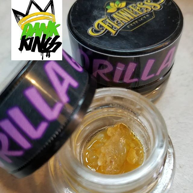 DankKingsCo's tweet photo. We have that @gourmetgardens420 @flawlessextractscompany colab... gorilla glue diamond sauce... a true 50/50 diamond to terp ratio... #DankKings #DandyEdibles #GreenDiamond #TeamGreenWellness #NotAllStoners #EducateB4UMedicate #TheSmokeSession #OldSchool… https://t.co/6UXx2KLqHM https://t.co/w5NPyGUdlA
