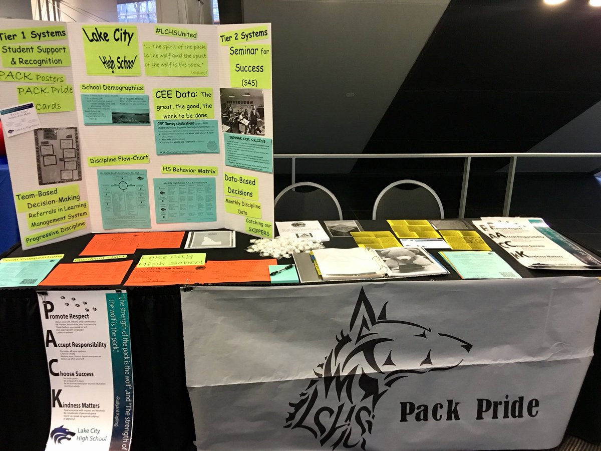 kpomerantz271's tweet photo. My table is set! Ready to share about our awesomeness at Lake City High School tomorrow and Friday. #lchsunited # #ipbn #nwpbis18 https://t.co/JrbRAbiHBC