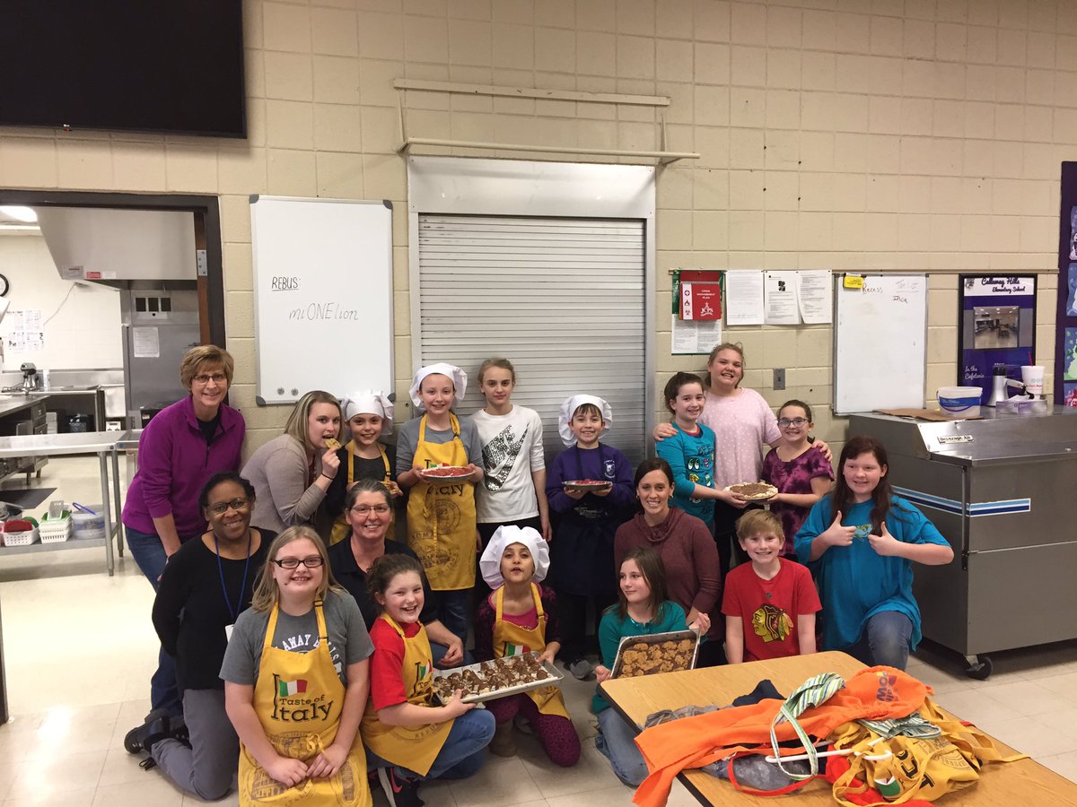 chroarr's tweet photo. Callaway Hill Cooking Club hard at work in the kitchen! #healthyschoolshealthycommunities #partnerships #jcps #strongertogether https://t.co/6azw1j3Xjl