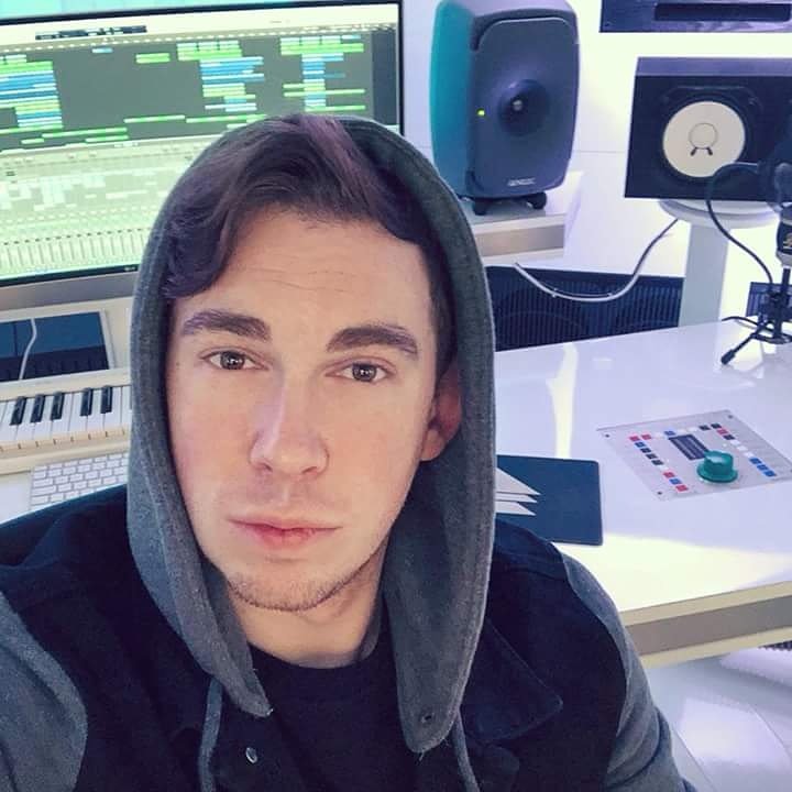 mexico_hardwell's tweet photo. I can not believe it, I wait and release a song on my birthday ππ± That would be the best gift ππ (22 days for my birthday π
π) #Hardwell #Happy #RobbertVanDeCorput ππ #GoodNight #NewMusic ππ #Puchojenso His eyes are very precious π https://t.co/oWJ3zEfof0