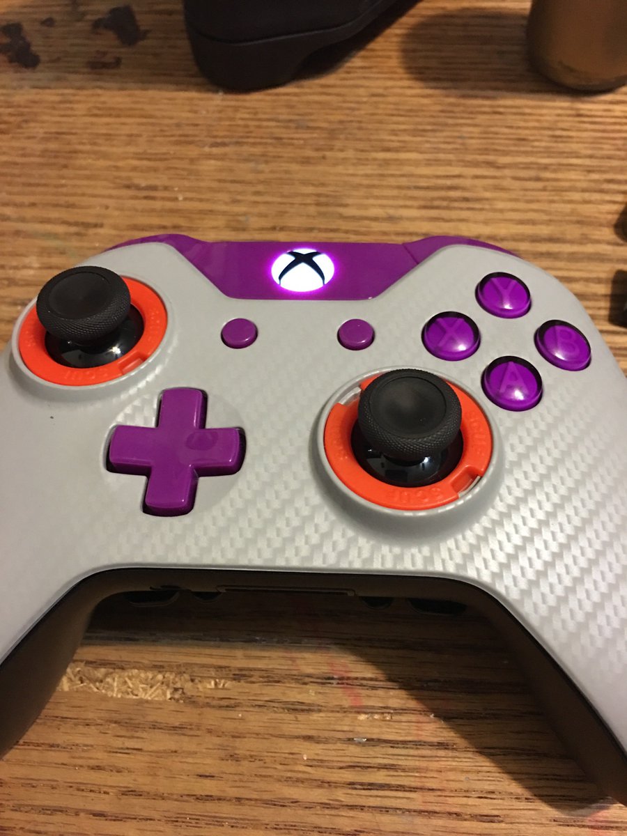 Invalidmastadon's tweet photo. So I’m sitting here watching @AchievementHunt and I can’t help but think of Rimmy Tim every time I look down! @JeremyNDooley #RimmyTim #scufgaming https://t.co/4a0TBLXksJ