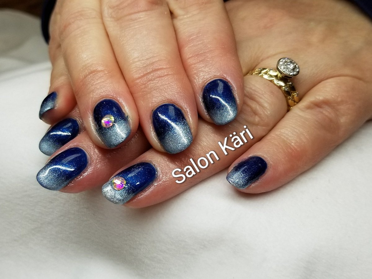 CodeRedKari's tweet image. Shellac with nail art #salonkari #nailart #albertlea #shellacnails #cndshellac