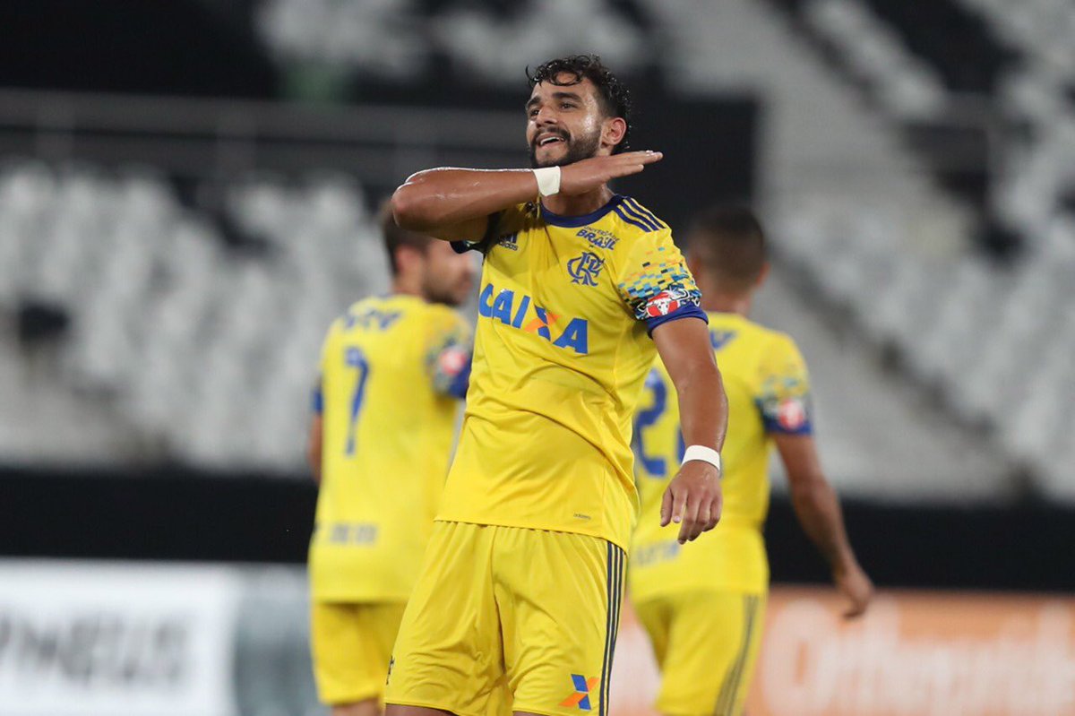 Flamengo's tweet photo. Ali da cal ele não perdoa #CeiFLAdor #Qu4rtou https://t.co/YgvNusPv2x