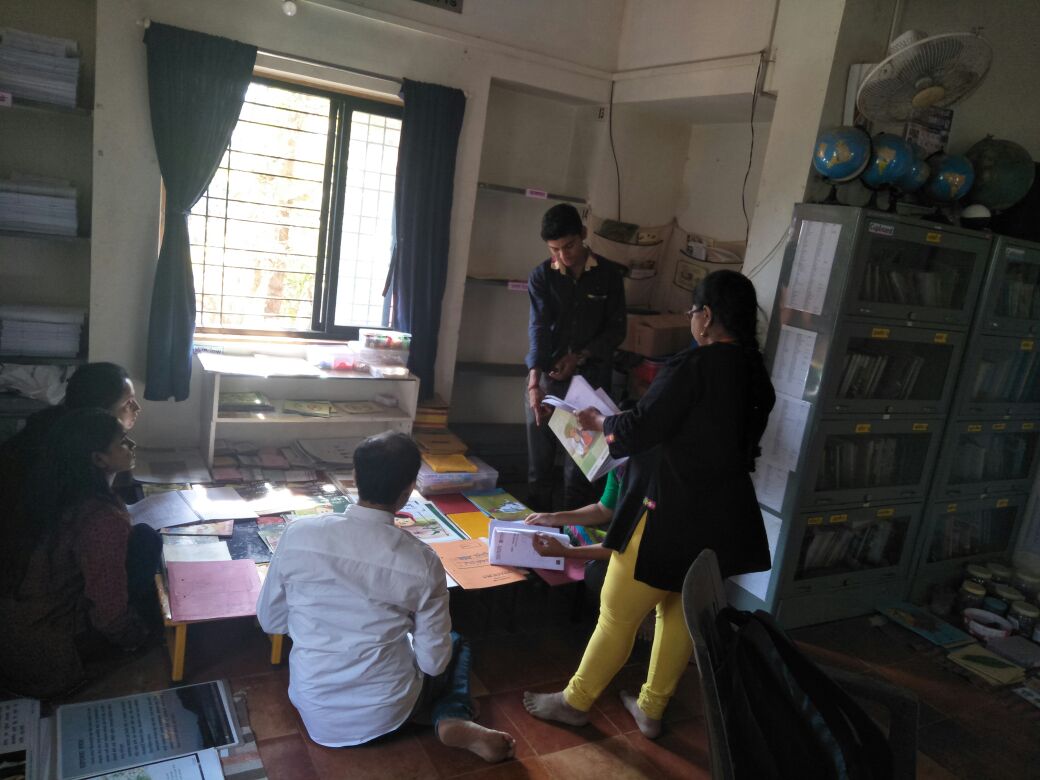 QuestorgQuest's tweet photo. Visitors @ QUEST:
#Kshamata NGO in Thane, works on human trafficking and women in distress. They saw the #Saksham classes, discussed QUEST's methods, and felt that they could use some of QUEST's materials for literacy for young destitute girls in their shelters. https://t.co/trMc40nZ88