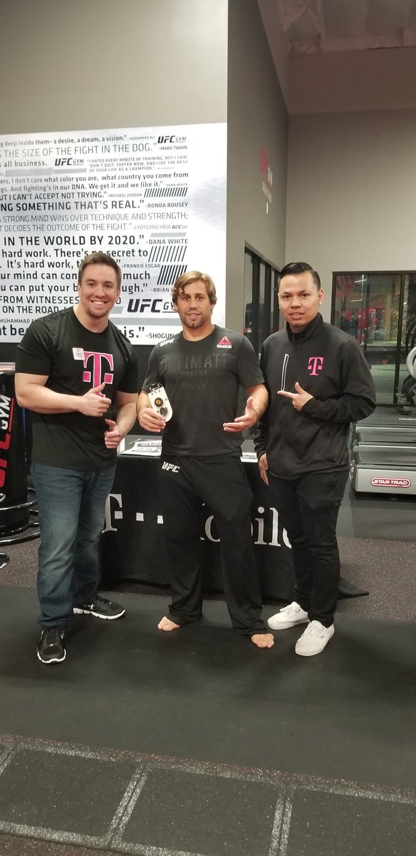 MikeExclusiveW's tweet photo. Nicest dude ever  thanks for taking the time. Not a single person left without a handshake and a photo  @UrijahFaber  @MGonzal186 @frodriguezzz24 @RealEWInc @nazarma https://t.co/nt5kJA3Nhq