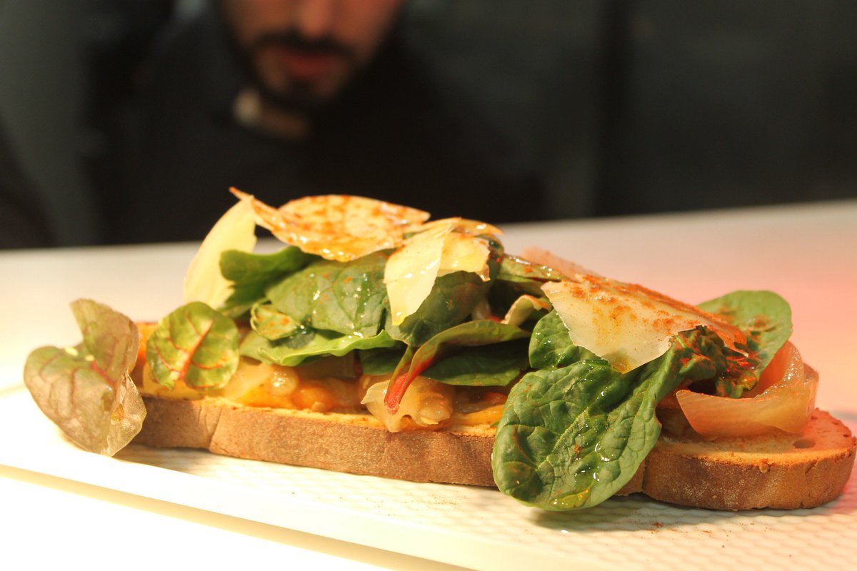 ClecticOK's tweet photo. Tosta de Escalivada y Queso Comté con Verduras Asadas y Mezclum de Lechugas, la sugerencia de hoy para el entrante de tu menú de mediodía #Clectic #CocinaMigratoria #restaurantes #Valencia https://t.co/BPw1ghyoGz