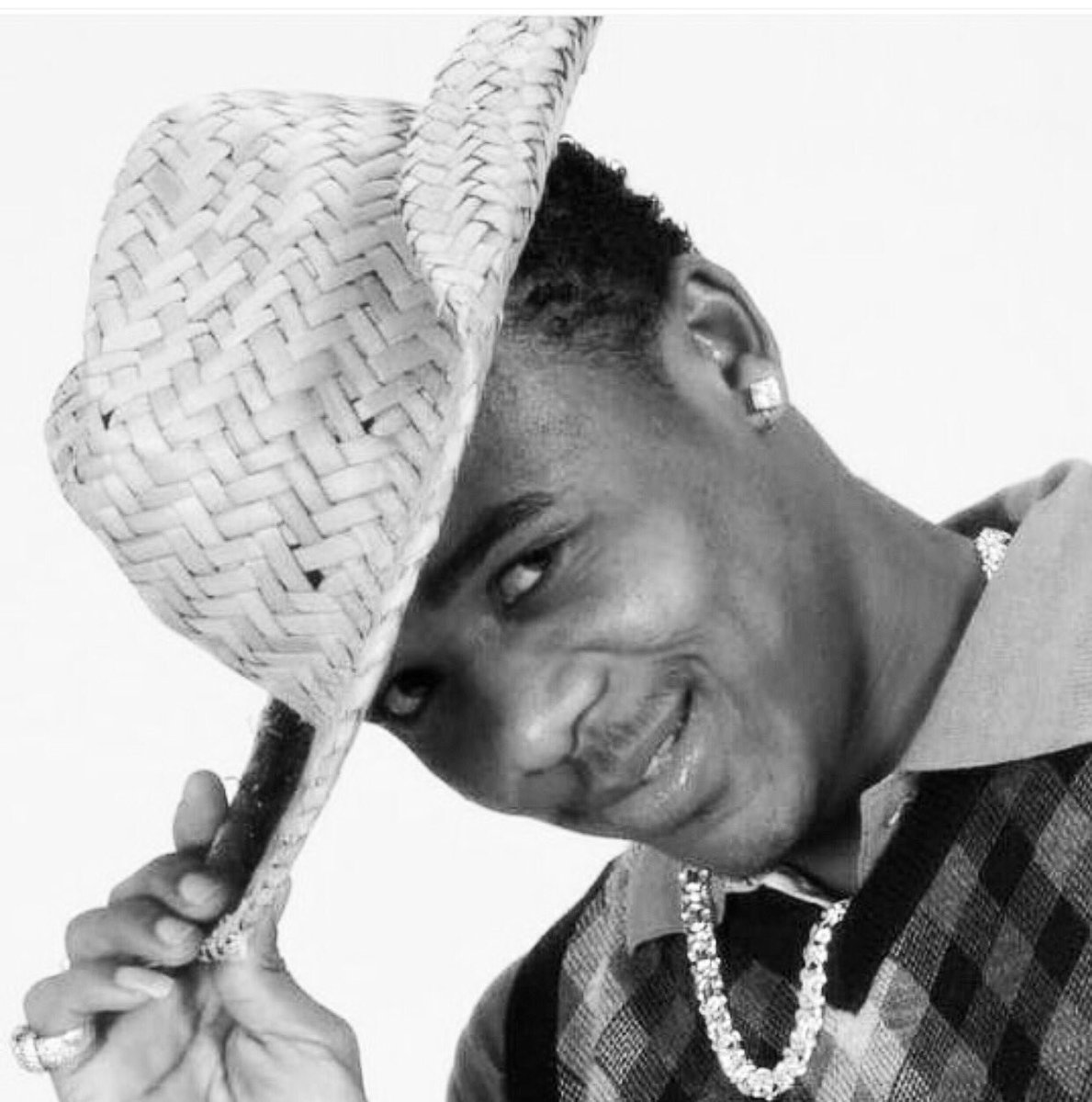 OfficialAliKiba's tweet photo. #TbtKiba
#KingKiba https://t.co/aGVqhXS4jz