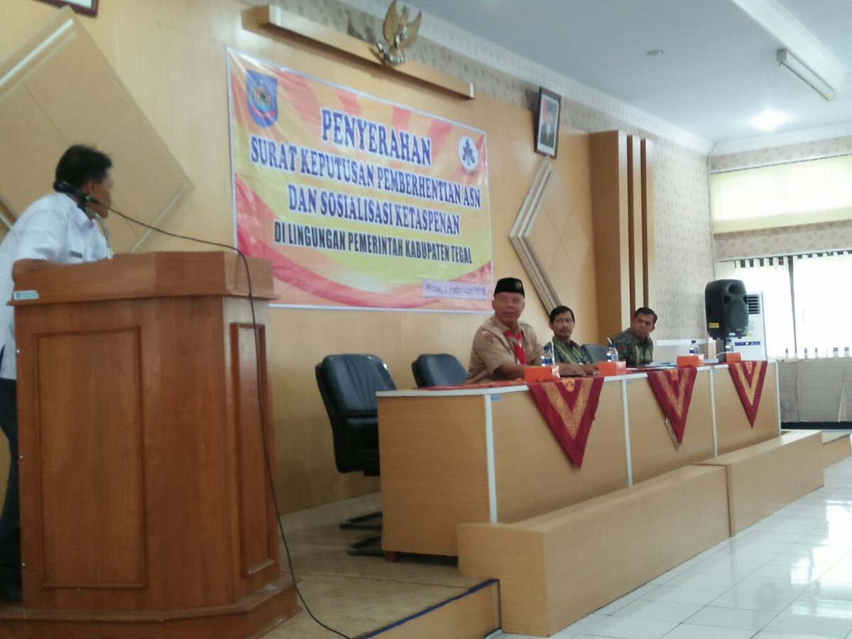 PROTOKOL_TGLKAB's tweet photo. Rapat Penyerahan SK Pensiun BUP PNS Tmt. April 2018-Juni 2018 https://t.co/bgVXTCs56Z