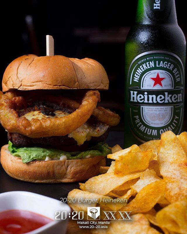 Manomission's tweet image. No dinner plans? Try out the new 20:20 Burger and make sure to pair it up with a bottle of Heineken! 🍔 🍺 ✨ 
Also check out our P100 Tapas Happy Hour deals! P699 free-flowing Heineken. 2 for 1 on selected cocktails from 7pm-10pm. #2020manila #2020bar ift.tt/2EKQgaf