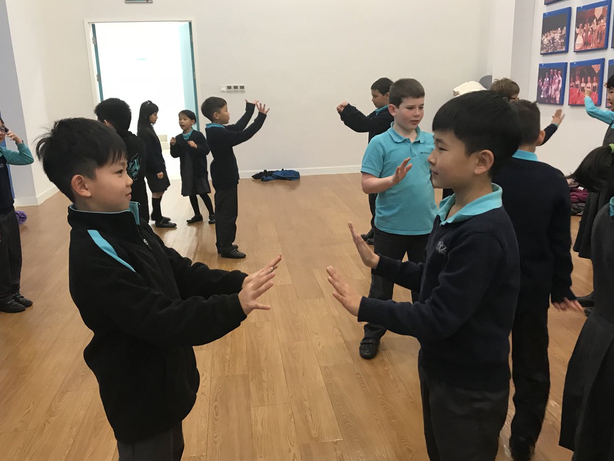 NAISPudongMusic's tweet image. Year 4 exploring mirroring movements with different parts of the body in preparation for choreographing their own mirror dance #NAISPudong #dance #NAEJuilliard
