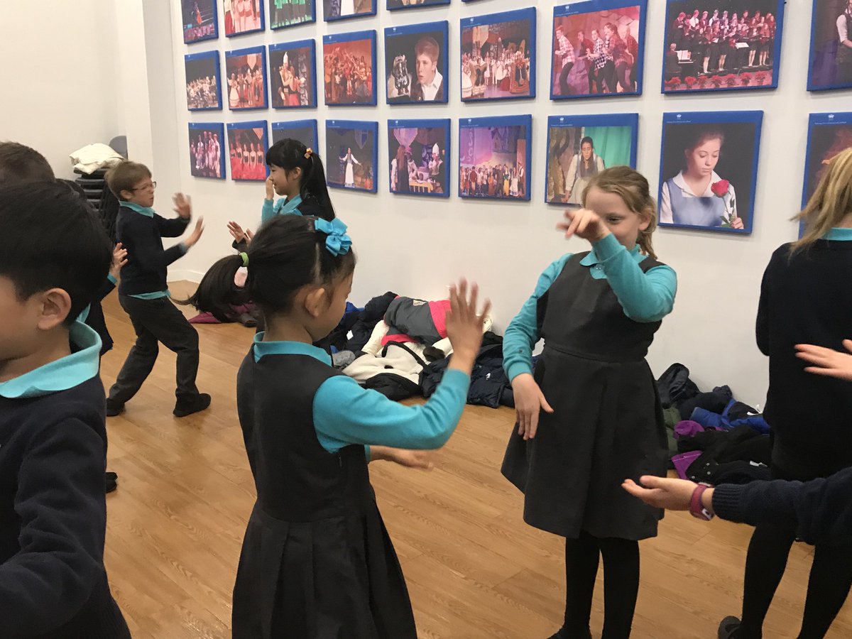 NAISPudongMusic's tweet image. Year 4 exploring mirroring movements with different parts of the body in preparation for choreographing their own mirror dance #NAISPudong #dance #NAEJuilliard