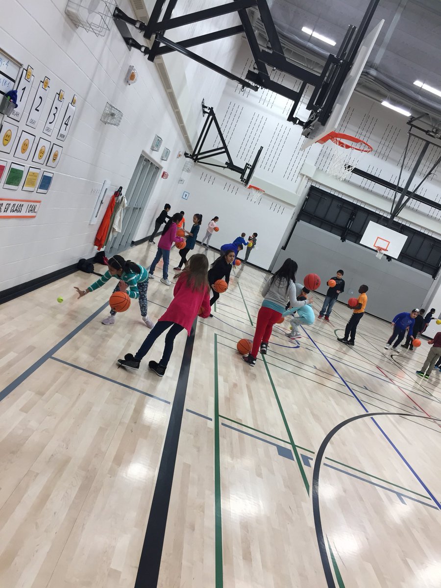 mskennedy114's tweet image. Great first day of tryouts grade4/5’s. Thanks for all your hard work🙏🏽Shootout to “Coach Corr” @MSBSroom153 for your support and name tags #boxout #layups