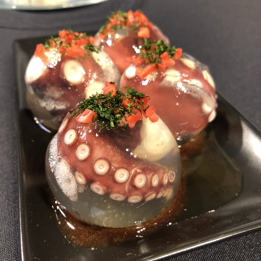 これぞ未来のタコ焼き！？　スケルトンなタコ焼きの正体がこちら！！