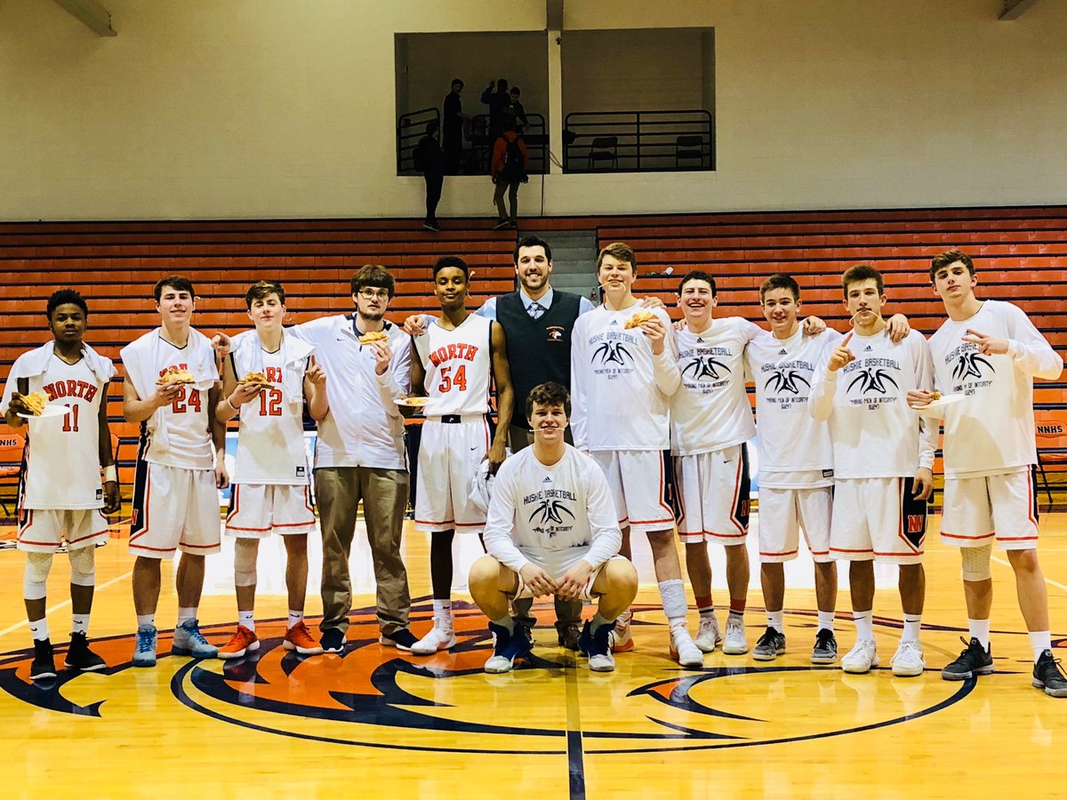 matthewhasse33's tweet photo. Special group of Seniors!! What will be your legacy? #DVCChamps #ItsAGreatDayToBeAHuskie #FOE #GRIT #pizzatastebetterafteraW https://t.co/10ME1f7Ka7