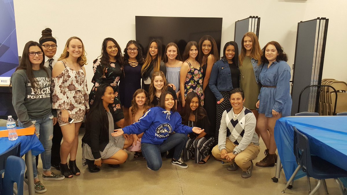 WolfpackFlag's tweet photo. Had a great time tonight ! Thanks for an embracing season! Good luck to our seniors moving on #packpride https://t.co/CnVLOlijzS