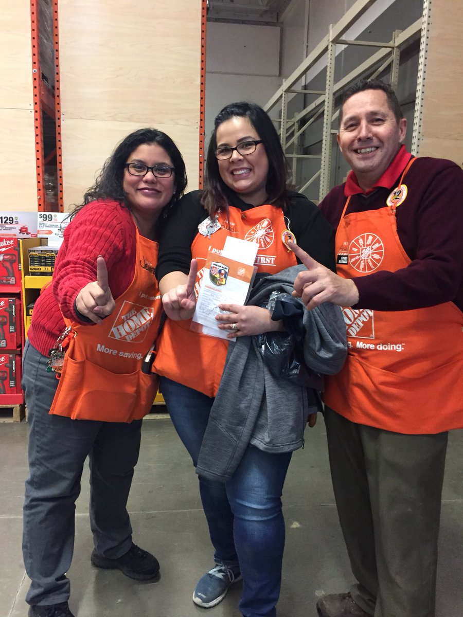 Pro1076's tweet image. Recognizing Audi for her amazing performance in 2017 both with her assigned account growth as her overall sales growth....SM Anthony liked the jacket so much he thought of stealing it for a minute 😂 #1PASAat1076