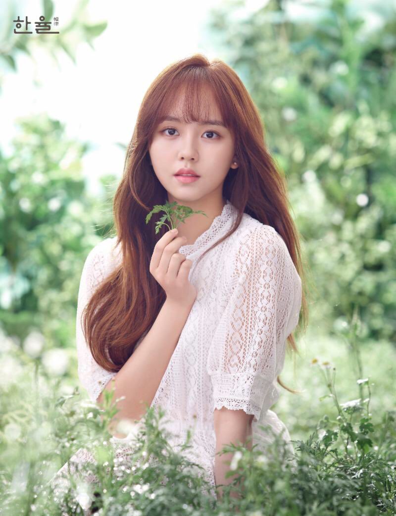 Natural skincare brand, what I was wishing So Hyun to endorse for a long time! From now on we can see So Hyun pure beauty with Hanyul, a brand under Amorepacific! 
Really lovely and purely 🌸