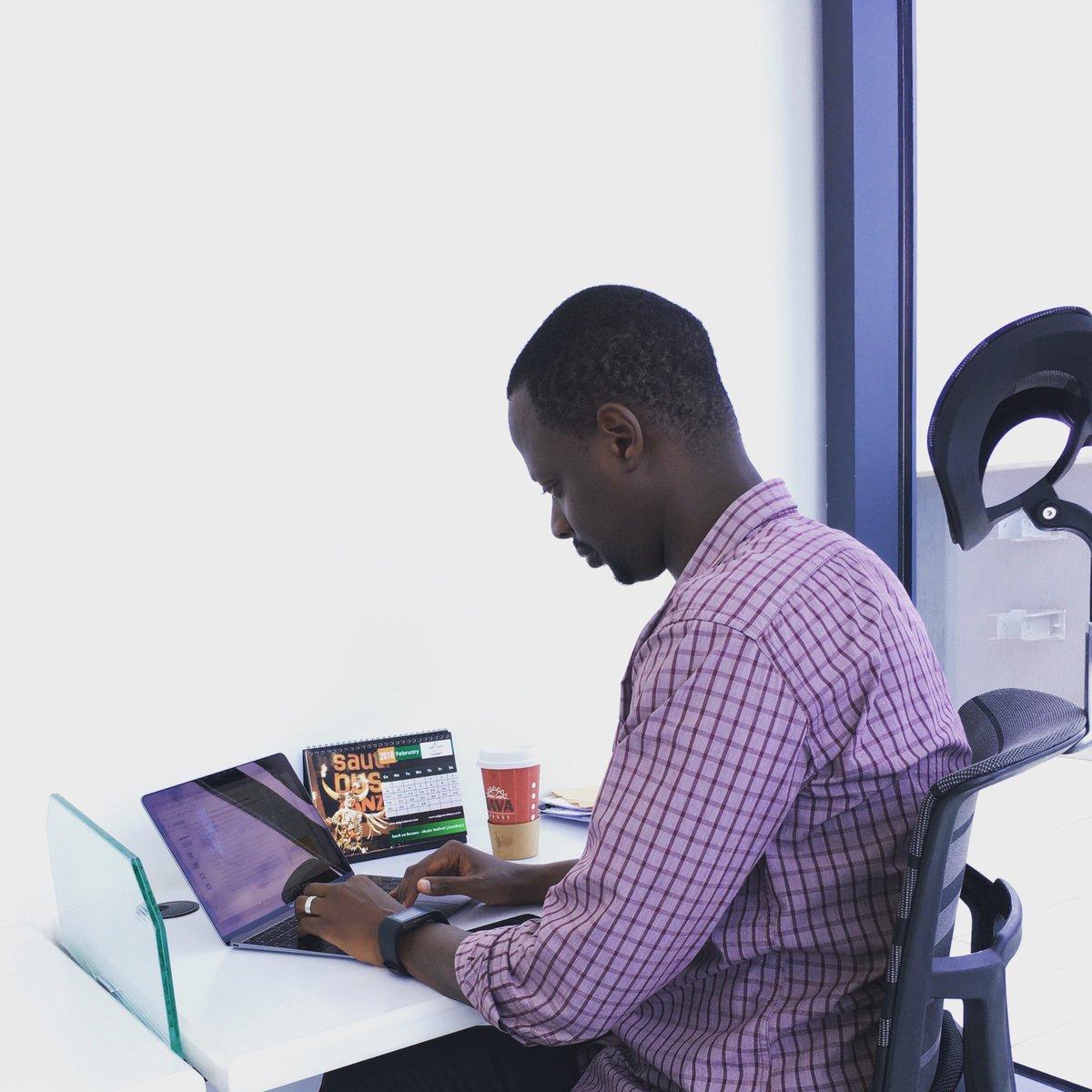RwCollaborate's tweet photo. Successful people maintain a positive focus in life no matter what is going on around them. 
@pikiwash #Collaborate #Coworkingspace #ThursdayMotivation #Workhard #Rwanda #Kigali https://t.co/R2YLMwDhyL