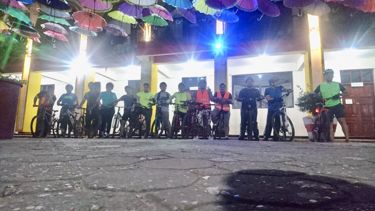 dragriss's tweet photo. #rodada #nocturna #ciclismo #coalt #Tuxtepec https://t.co/n3jFPdpSrS